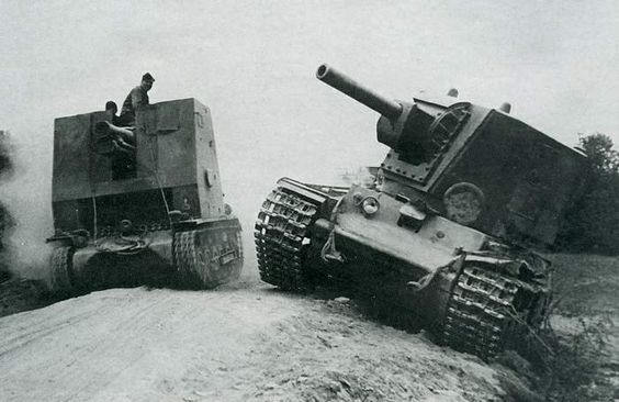 Carro Armato pesante Russo KV-2