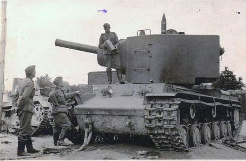 Carro Armato pesante Russo KV-2